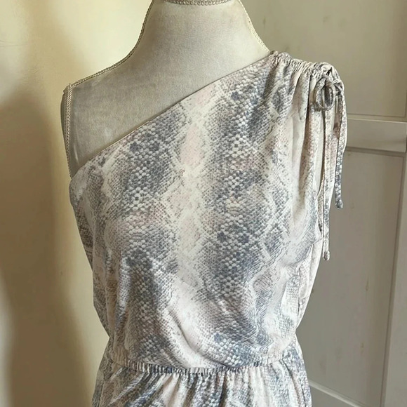 NWT Steve Madden Matte Jersey One Shoulder Snakeskin Print Dress - Size L - Picture 2 of 14